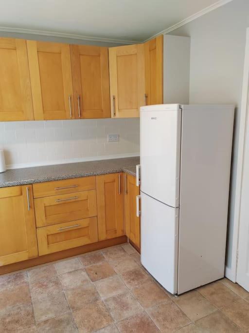 Cosy Brighouse 3 Bed House-Great For Contractors Exterior foto