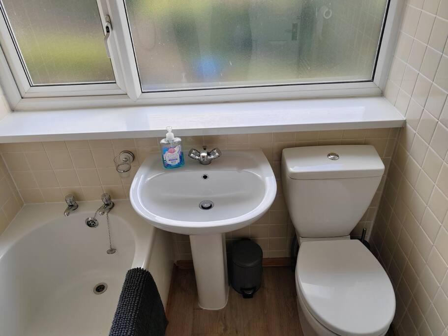 Cosy Brighouse 3 Bed House-Great For Contractors Exterior foto