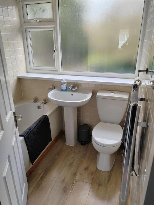 Cosy Brighouse 3 Bed House-Great For Contractors Exterior foto