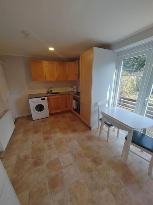 Cosy Brighouse 3 Bed House-Great For Contractors Exterior foto