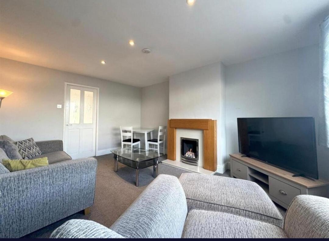 Cosy Brighouse 3 Bed House-Great For Contractors Exterior foto